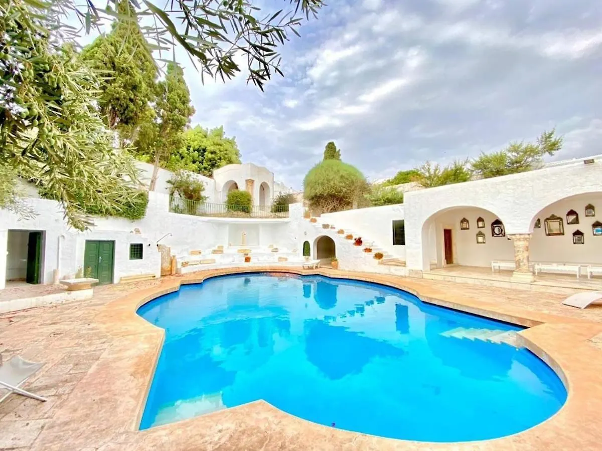 アパート Princesse Aicha , Ladies Only , B&B & Piscine , Sidi Bou Said チュニス