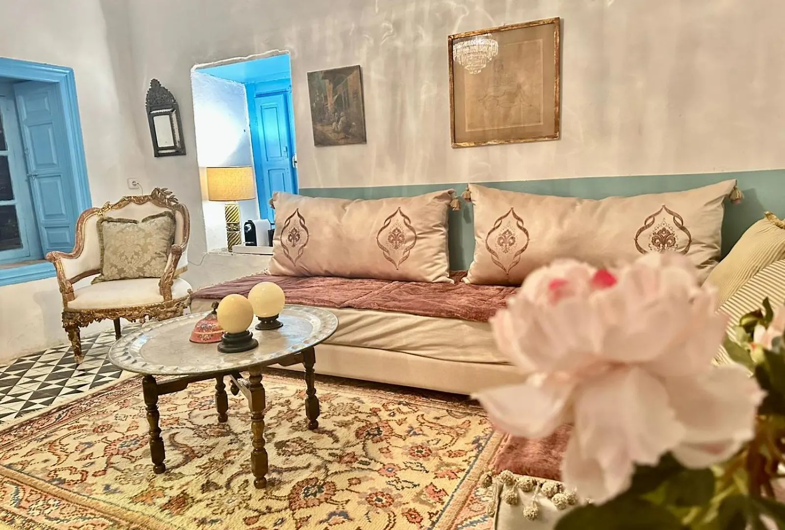 アパート Princesse Aicha , Ladies Only , B&B & Piscine , Sidi Bou Said チュニス